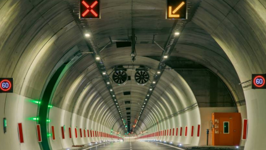 Bulgaristan’ın en uzun tüneli “Zheleznitsa” trafiğe açıldı