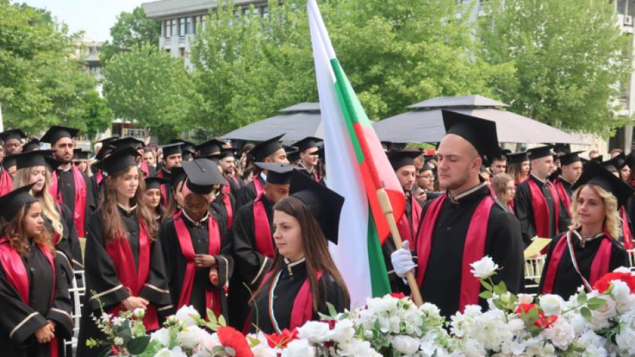 Mezun olan genç doktorlar Bulgaristan’da çalışmak istiyor