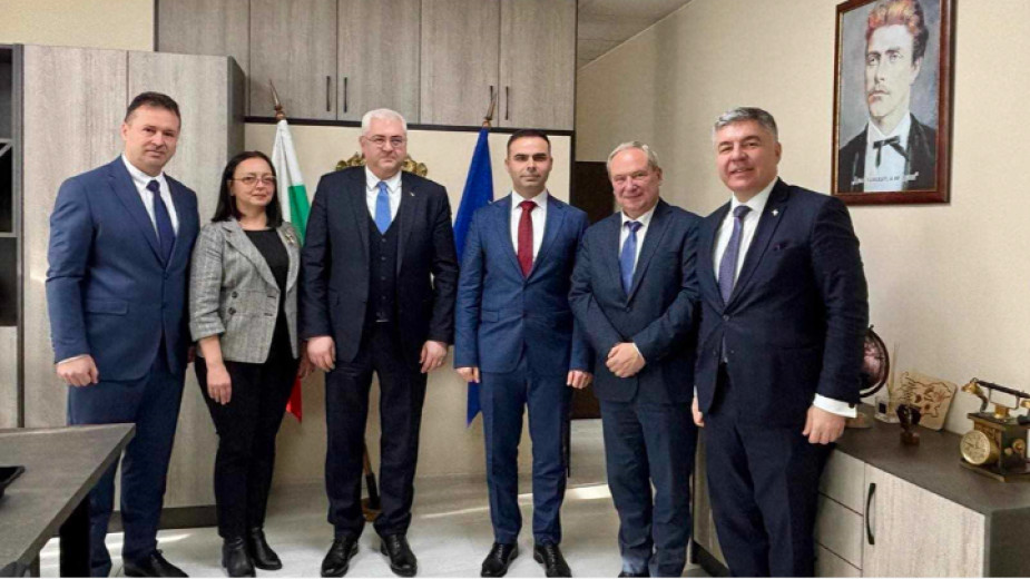 Türkiye Büyükelçisi ve Burgas Başkonsolosu Tırgovişte’de iş imkanlarını görüştü