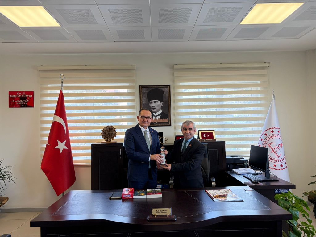 BULTÜRK olarak Tekirdağ’daki okul ziyaretlerimiz öncesinde, Tekirdağ Süleymanpaşa İlçe Milli Eğitim Müdürü Fahri Kırmızı ve Şube Müdürü Şenol Eliaçık’ı makamlarında ziyaret ettik.