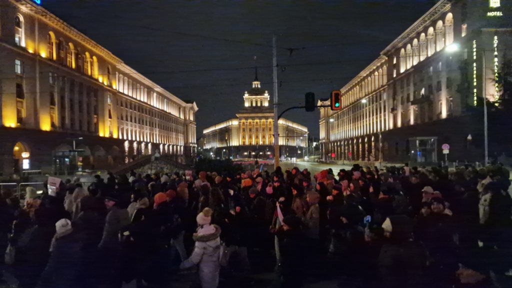 Bulgaristan’ın Başkenti Sofya’da Vatandaşlar Geçici Başsavcı Borislav Sarafov’un İstifasını Talep Eden Protesto Düzenledi