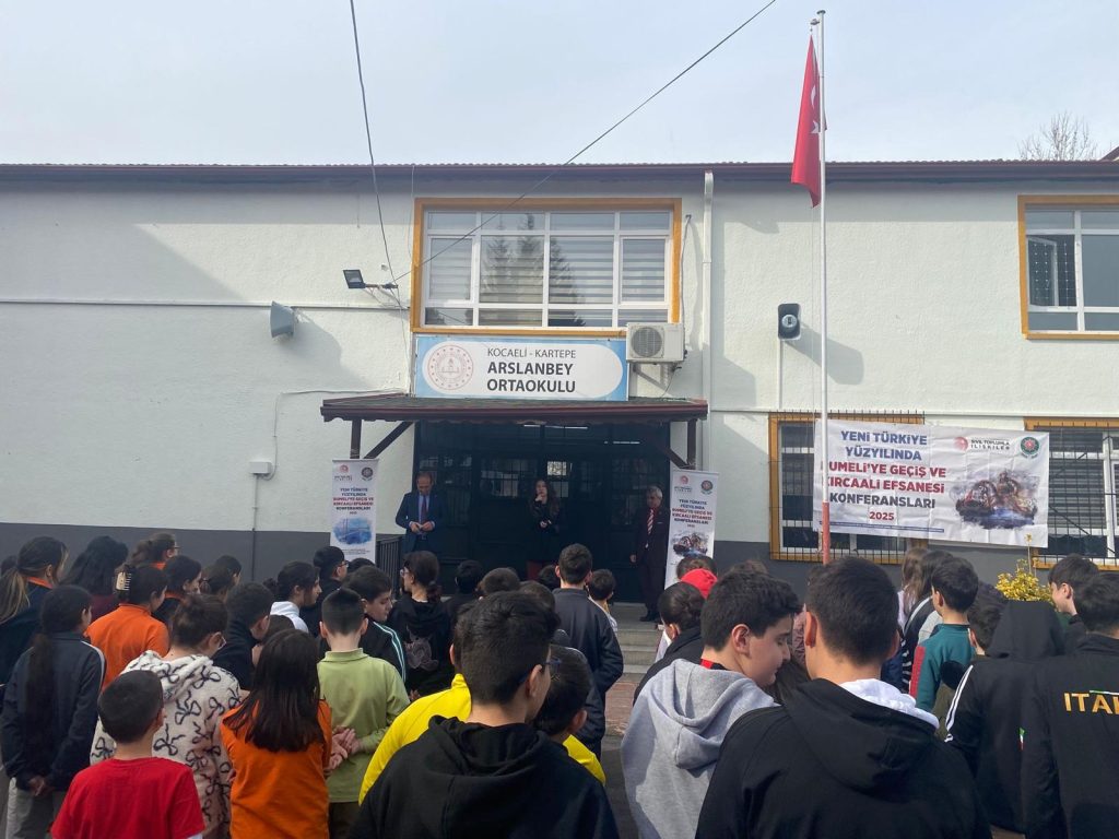 Bultürk Derneği Kocaeli-Kartepe Arslanbey Ortaokulu’nda Rumeli’ye Geçiş Konferansı ve Kırcaali Efsanesi Belgesel Gösterimi Düzenledi