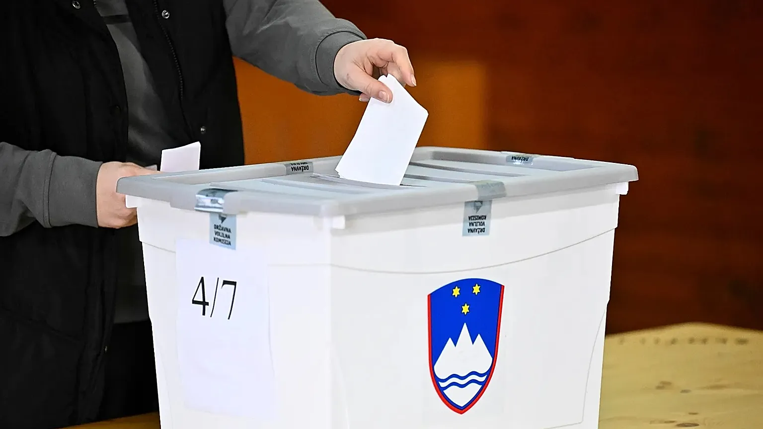 Slovenya’da Sol‑Merkezci “Özgürlük Hareketi” Seçimi Kazandı