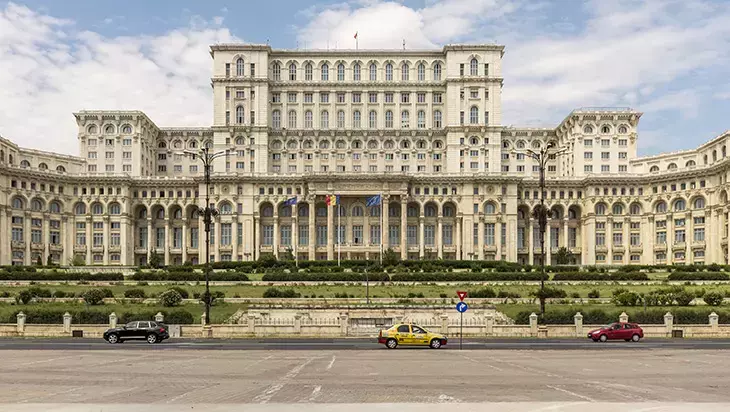 Romanya Parlamentosu 2026 Bütçesini Kabul Etti