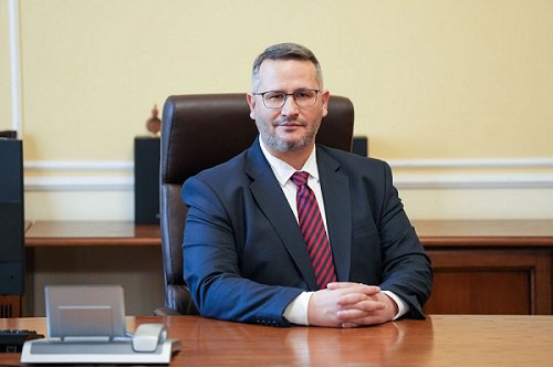 Halkın Bakanı Ivan Hristanov, Peevski’nin “seçim bankalarına” karşı denetim başlattı