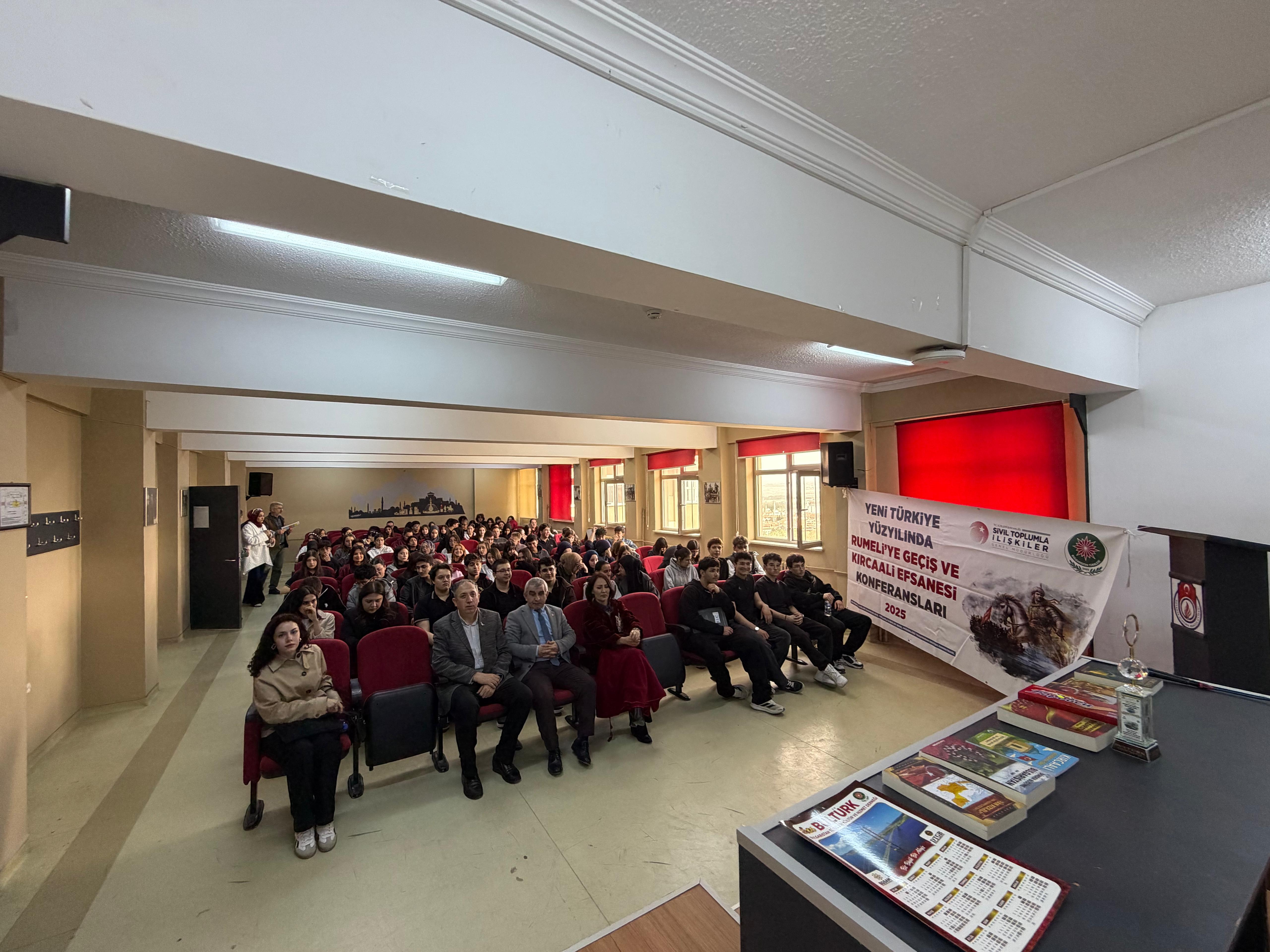 Bultürk Derneği Kütahya Atatürk Anadolu Lisesi’nde “Rumeli’ye Geçiş” Konferansı ve “Kırcaali Efsanesi” Belgesel Gösterimi Düzenledi