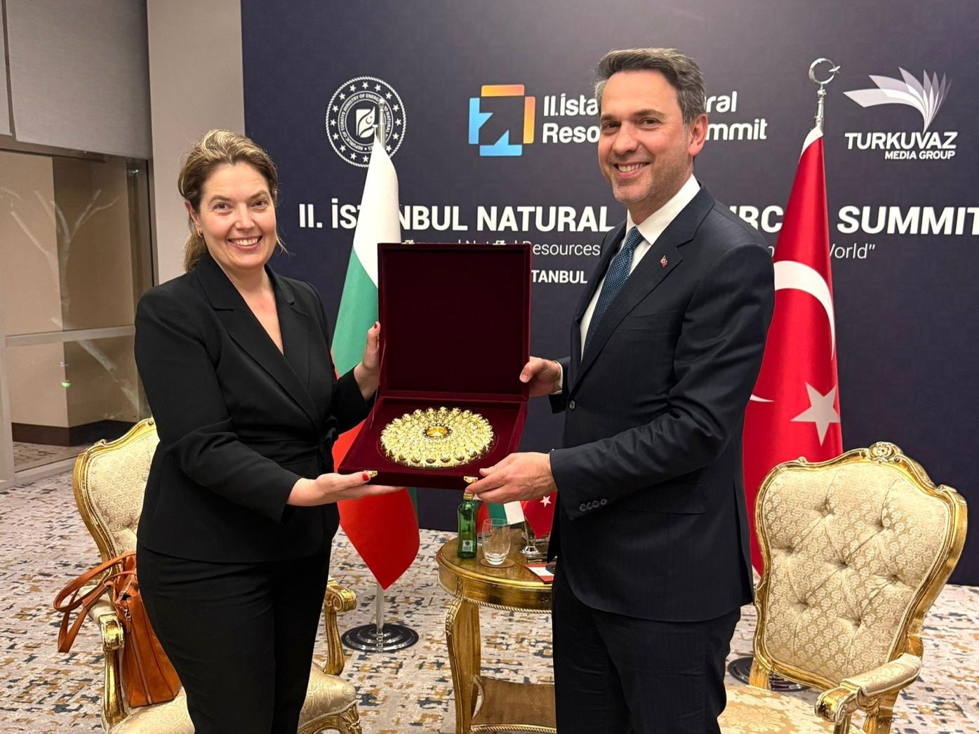 Petrova ile Bayraktar İstanbul’daki Enerji Zirvesinde Görüştü