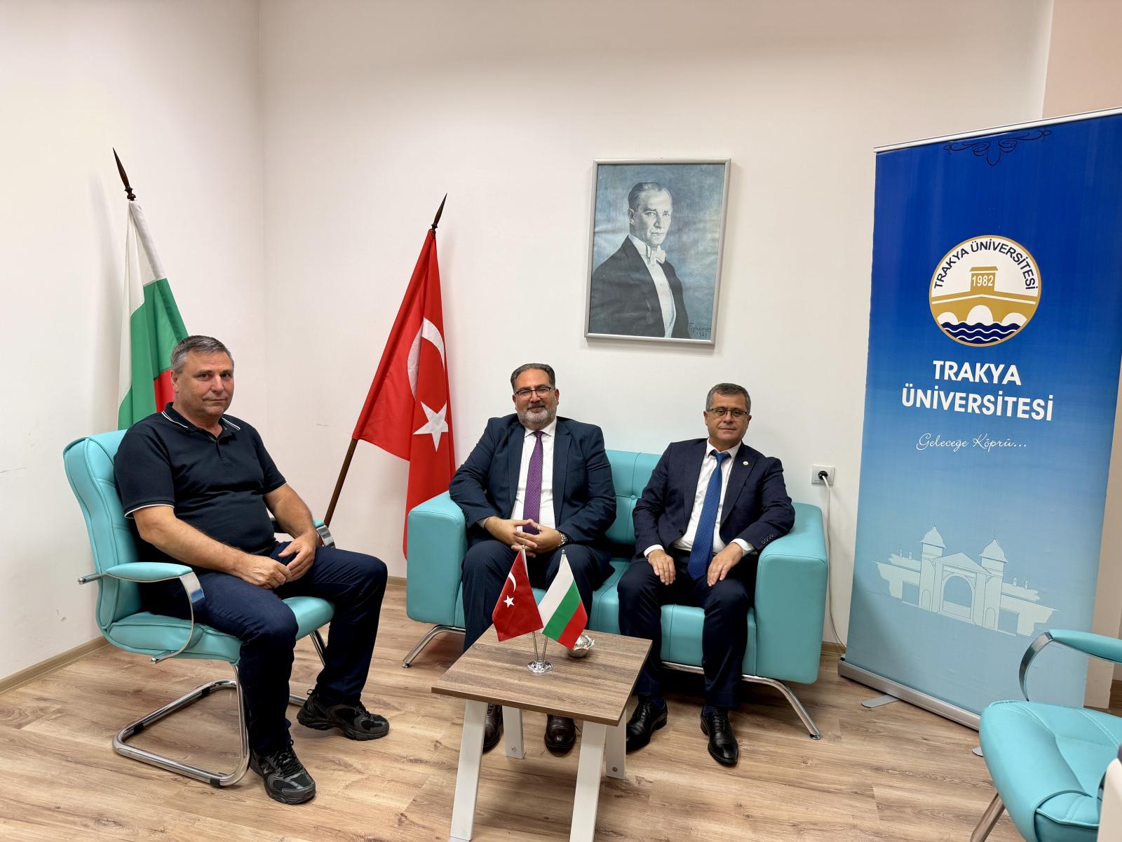 Trakya Üniversitesi Heyetinden Kırcaali’de Ömer Lütfi Kültür Derneği’ne Ziyaret